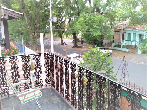 Casa Em Partenon Com 3 Dormitórios - Pj6086