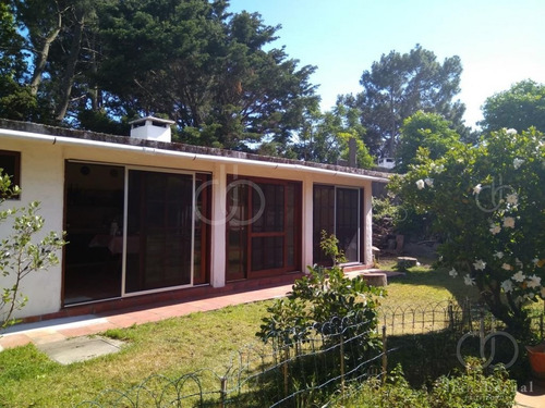 Imagen 15 de 17 de Punta Del Este, Cabaña De 6 Dormitorios Y 5 Baños, Amplitud Y Confort.- Ref: 54179