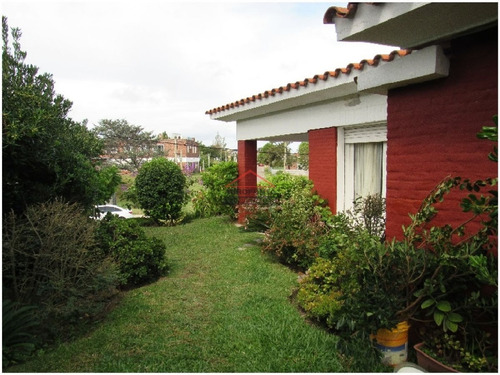 Casa En Mansa, 4 Dormitorios *- Ref: 4100
