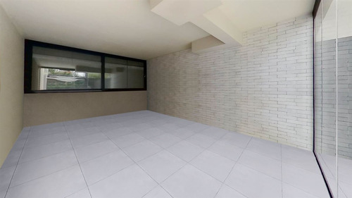 Con Patio Privado, 4 Dormitorios, Cerca Del Portal La Dehesa