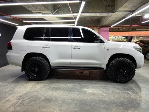 Toyota Land Cruiser V8 VX LC200 IMPERIAL 4X4 4.7 AT
