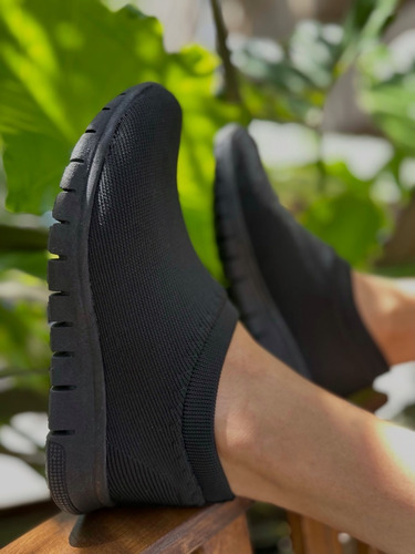 Imagen 4 de 9 de Zapatillas Elastizadas Super Livianas Color Negro