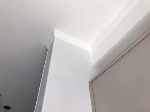 Imagem 7 de 10 de Moldura Rodateto Isopor C/ Massa 3 Degraus 15 Cm - 7 Mts