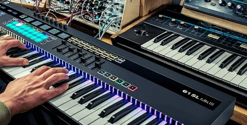 Controlador De Teclado Midi Novation 61 Sl Mk3