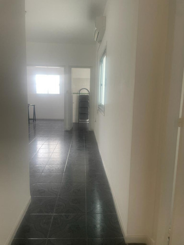 Imagen 4 de 14 de Venta - Apartamento 2 Dormitorios, Con Balcón Al Frente, En Barrio Sur.
