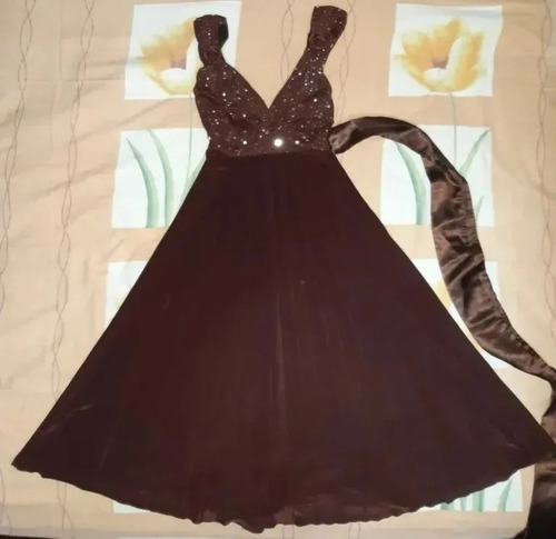 Vestido Marrón Con Detalles Brillantes