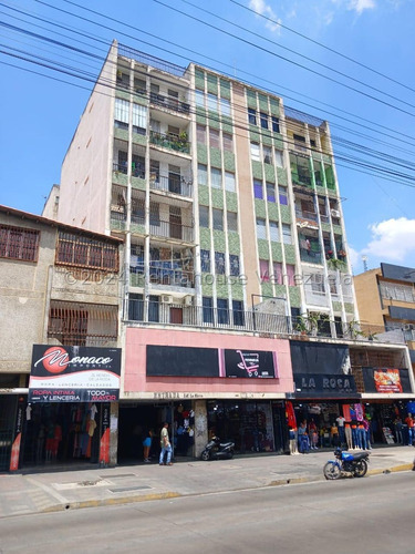 Bray Montoya Vende Amplio Apartamento En El Centro De Barquisimeto En Proceso De Remodelacion Con Todos Los Servicios Basicos Posee 4 Habitaciones 3 Baños Contactame! 2#4#2#0#8#1#3 Bray Montoya