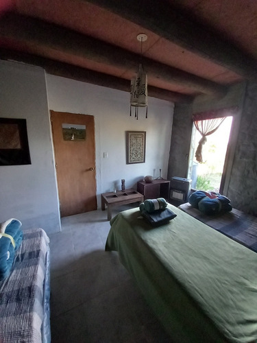 Casa De Piedra, 3 Plantas 2 Decks 3 Dormitorios, 2 Baños.