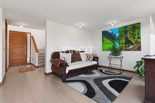 Impecable Casa En Venta De 3d 3b Serv En Cond Rukan Chicureo