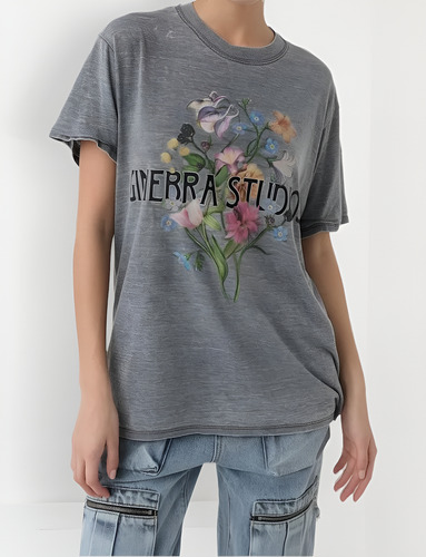 Remera Ginebra Mujer Studios Variante De Color