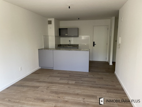 Apartamento En Alquiler De 1 Dormitorio En 3 Cruces Con Barbacoa, Gym, Play Room Y Más