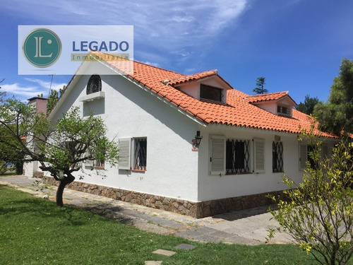 Destacada Residencia En Venta En Parque Del Plata