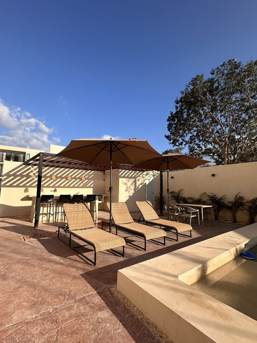 Departamento En Renta En Temozon Norte, Con Piscina En La Privada