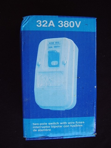 Ticino Kob-603 Interruptor Superficial Con Fusibles Gris