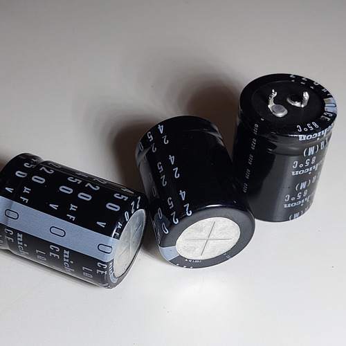 Capacitor Electrolitico Blindado 220uf 450v (Usado)