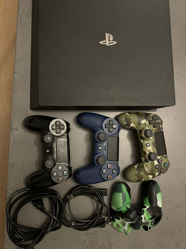 Playstation 4 Pro Cuh7215b  1tb - Usado  + 3 Controles 