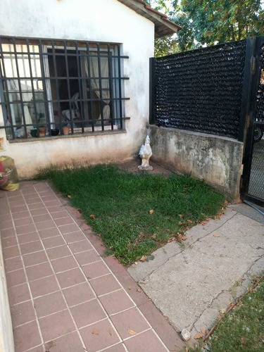 Casa De 5 Ambientes, Con Depto. Interno