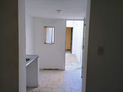 Casa Simples, 2 Dorm., Independente, A 700 Metros Do Metrô Jabaquara. Aluguel 850 Reais