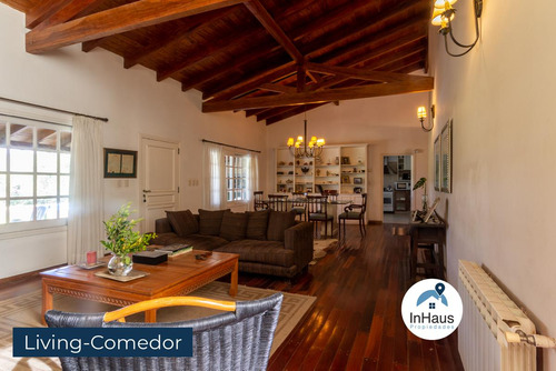 Casa De Categoría A Pocas Cuadras Del Centro De Villa General Belgrano