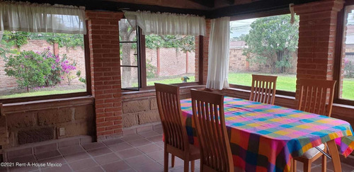 Imagen 5 de 14 de Casa De 1 Planta, Jardín Y Sala De Tv, Colinas Del Bosque. Venta