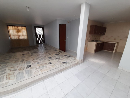 Barrio Colombina - Casa Bifamiliar En Venta