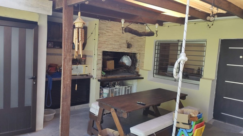 Imagen 2 de 16 de Venta Casa Punta Gorda. Jardín , Fondo, Garaje, Calefacción. Excelente Estado