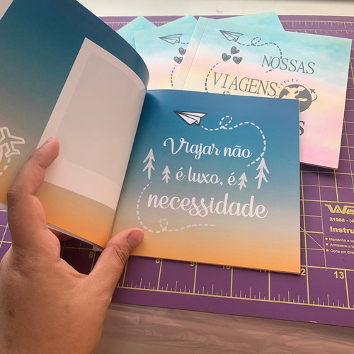 Imagem 4 de 6 de Álbum De Figurinhas Tema Viagem