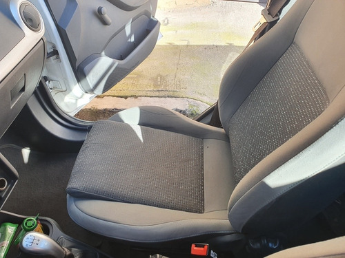 Imagen 9 de 15 de Chevrolet Tornado 2019 1.8 Ls Mt