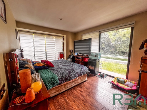 Gran Comodidad Y Ubicación, 4d+3b+servicios+piscina.