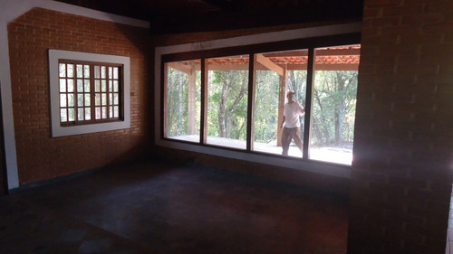 Casa Em Condomínio Com Piscina