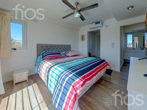 Imagen 25 de 28 de Venta Casa De 3 Dormitorios Con Parque Piscina Cochera En Funes