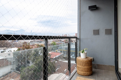 Seminuevo Con Gran Azotea Y Quincho. (triplex Condell)