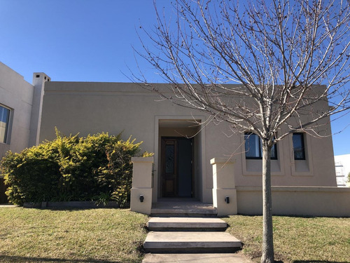 Imagen 2 de 17 de Casa En Venta En Barrio Tipas, Nordelta De 3 Dormitorios