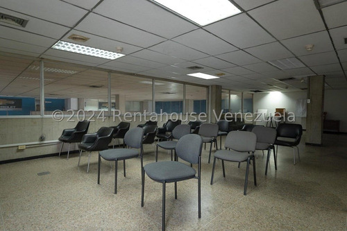 Local Comercial Automotriz De 3 Plantas En Alquiler Santa Rosalia I