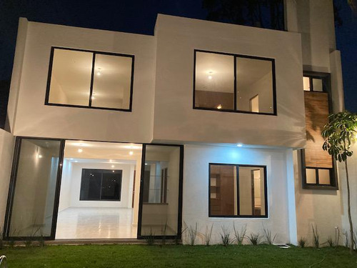 Venta Casa Nueva En Lomas De La Selva - V268