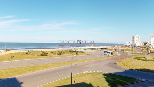 Imagen 2 de 13 de Apartamento De 2 Dormitorios Frente Al Mar.