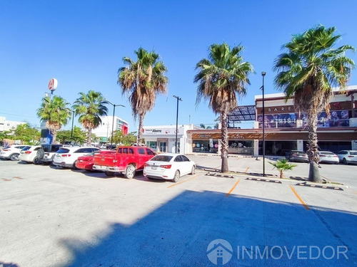 Local Comercial · Plaza Oasis · Bonampak · Puerto Cancún · Junto A Café Nader