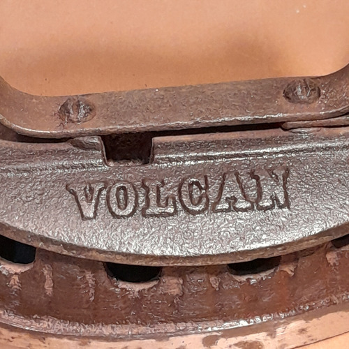 Plancha Antigua A Kerosene Marca Volcan Con Accesorios (Usado)