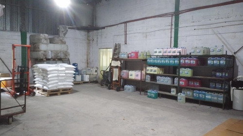 Imagen 5 de 18 de Galpón Importante Sobre Lote 20x60 - Av. 520 E165 Y 166 - La Plata