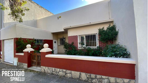 Casa En Venta De 5 Dormitorios C/ Cochera En Pedro Pico