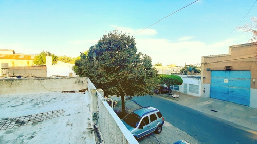 Casa 2 Dormitorios Cochera Doble O Local Con Depósito Jardín Terraza En Venta