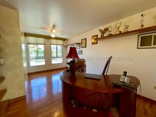 Agp Majestuoso Apartamento Con Hermoso Ventanales Y Terraza Cómoda En Venta En Los Palos Grandes 24-20072 Ys