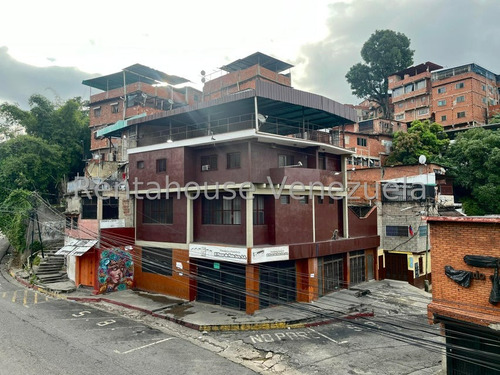 Edificio En Venta En Petare Con Fondo De Comercio De Panaderia 25-7012