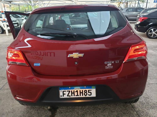 Imagem 5 de 12 de Chevrolet Onix 1.0 Mpfi Lt 8v Flex 4p Manual