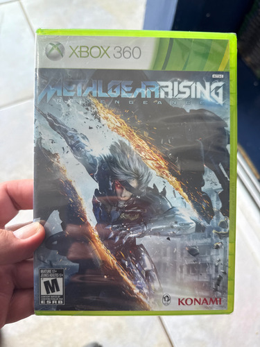 Metal Gear Rising Revengeance / Xbox 360 Lacrado