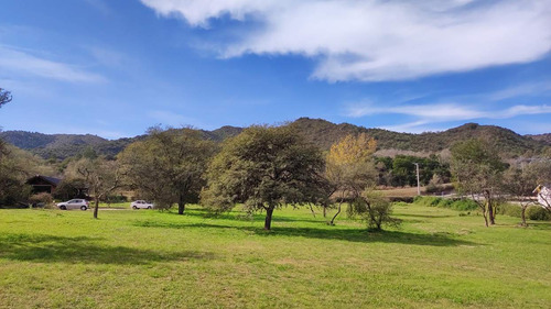 Hectárea Parquizada Con Amplio Frente Sobre Ruta 5 - Tránsito De Turismo Todo El Año - Valle De Calamuchita.