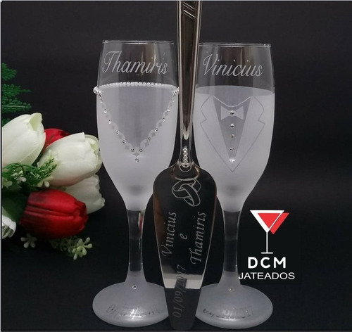 Imagem 1 de 5 de Taças De Vidro Personalizadas Brindes Dos Noivos