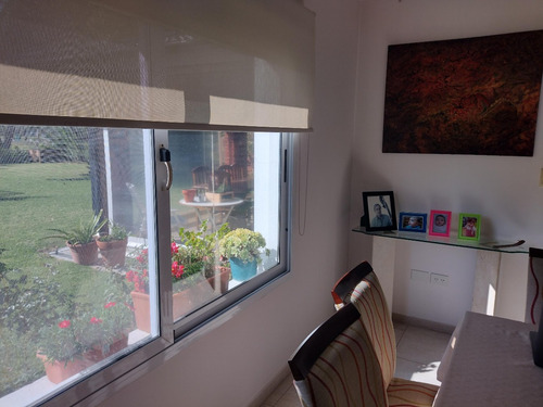Casa Impecable Estado En Country, Desarrollada En 2 Plantas Con Piscina. Terreno 800 M2.