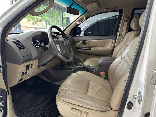 Imagen 8 de 13 de Toyota Fortuner Sr