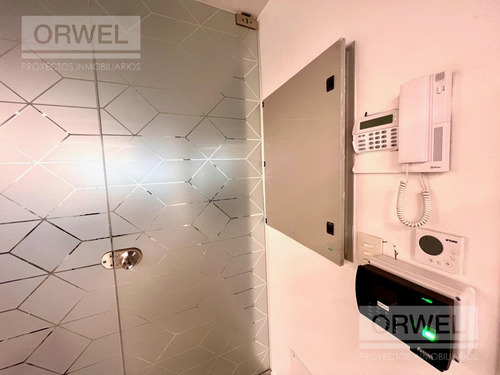 Imagen 5 de 18 de Oficina Lista Para Entrar !!! Se Entrega Con Muebles !!! Impecable !!! Cochera !!!
